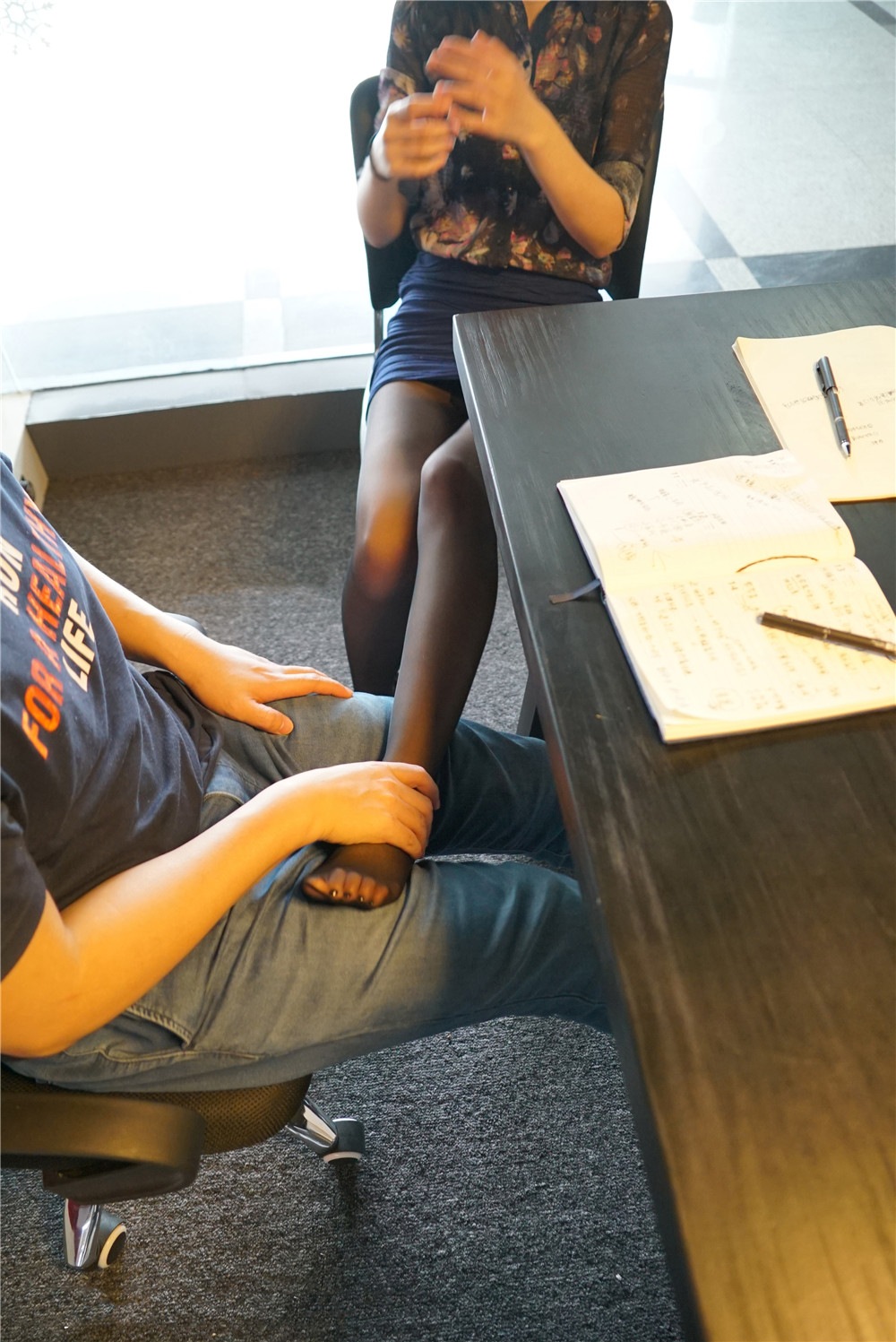 【在线看】袜小喵 KT041《丝滑总监（上）》-秘语空间